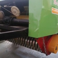 2016新款玉米秸稈打捆機廠家 行走式麥草打捆機操作視頻