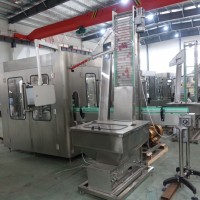 礦泉水灌裝機