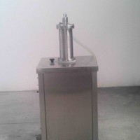 半自動(dòng)灌裝機(jī)