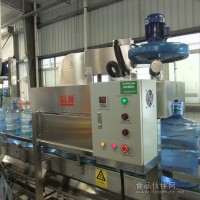 桶裝水熱縮膜機(jī)采用熱風(fēng)方式低壓分配均勻