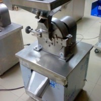 中藥材粉碎機，大米粉碎機價格