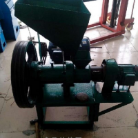 優(yōu)質(zhì)漂浮飼料膨化機(jī) 新型水產(chǎn)膨化顆粒機(jī)