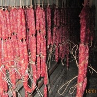 廣式臘腸烘干機生產廠家，空氣能熱泵臘腸烘干機，廣式香腸烘干機